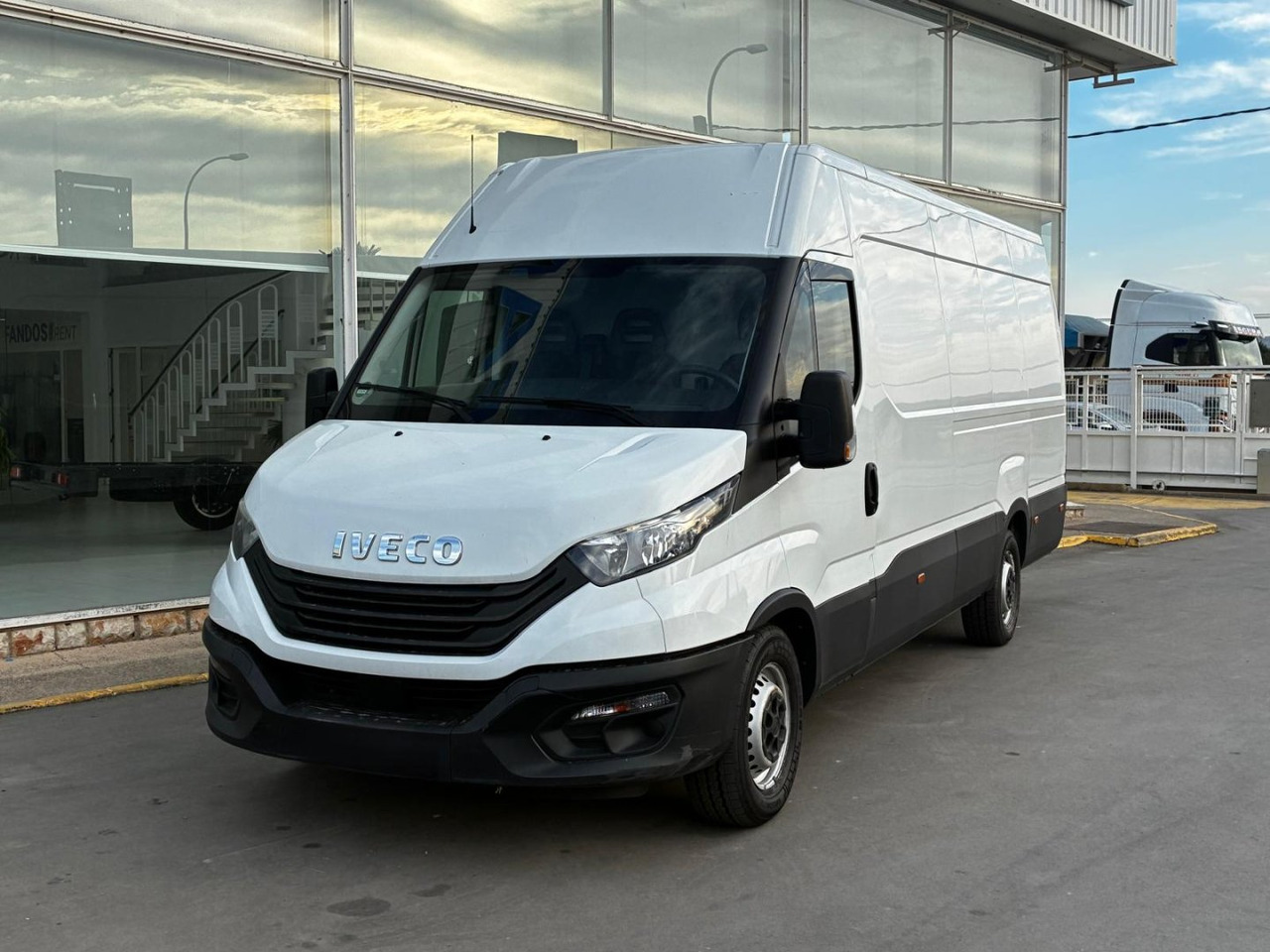 Furgón IVECO 35S14 V 16m3 - Panelvan: fotoğraf 1 Furgón IVECO 35S14 V 16m3 - Panelvan: fotoğraf 1