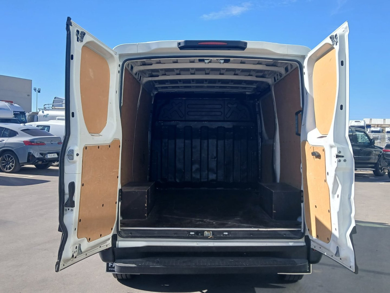 Furgón IVECO 35S16 V 9m3 - Panelvan: fotoğraf 5 Furgón IVECO 35S16 V 9m3 - Panelvan: fotoğraf 5
