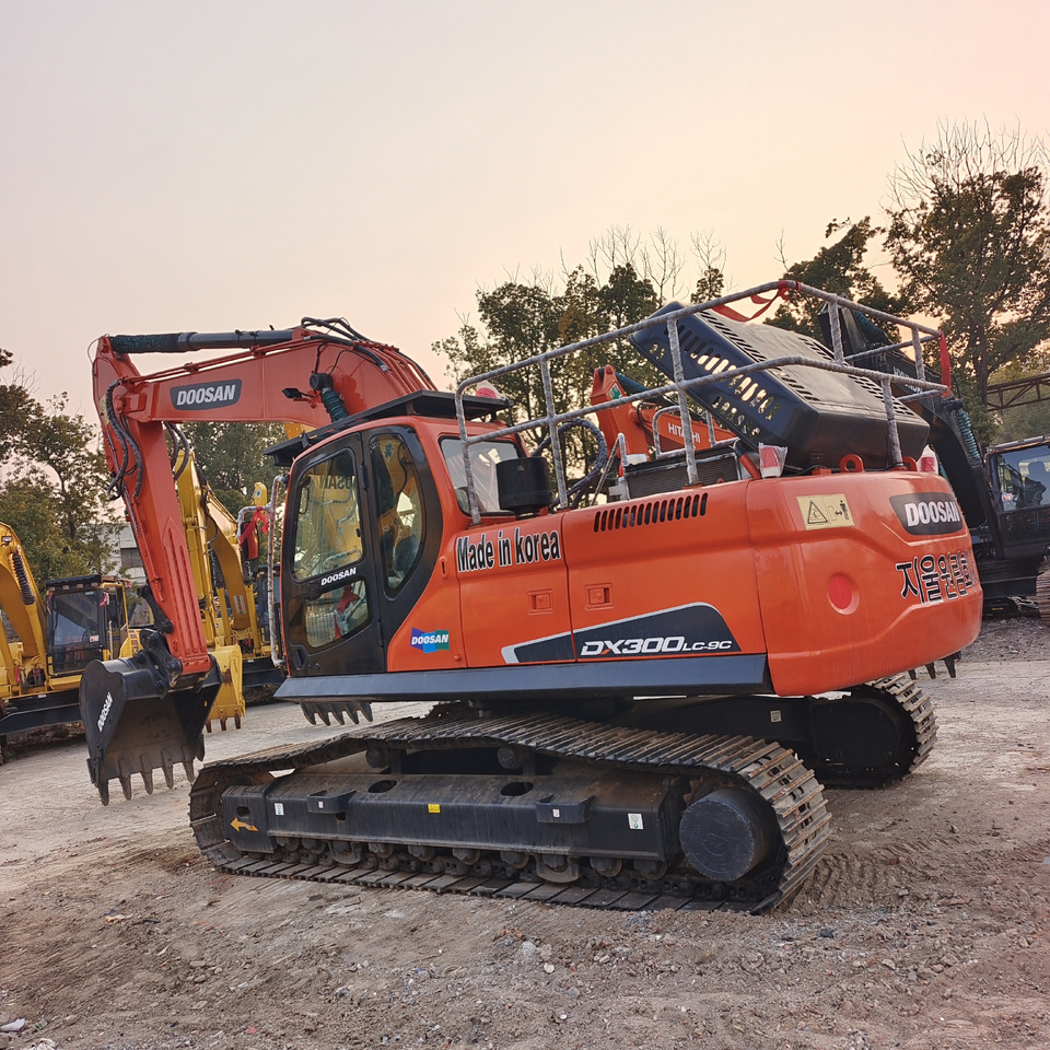 DOOSAN DX300LC-9C Doosan DX 300 LC - 9 C - Paletli ekskavatör: fotoğraf 1 DOOSAN DX300LC-9C Doosan DX 300 LC - 9 C - Paletli ekskavatör: fotoğraf 1
