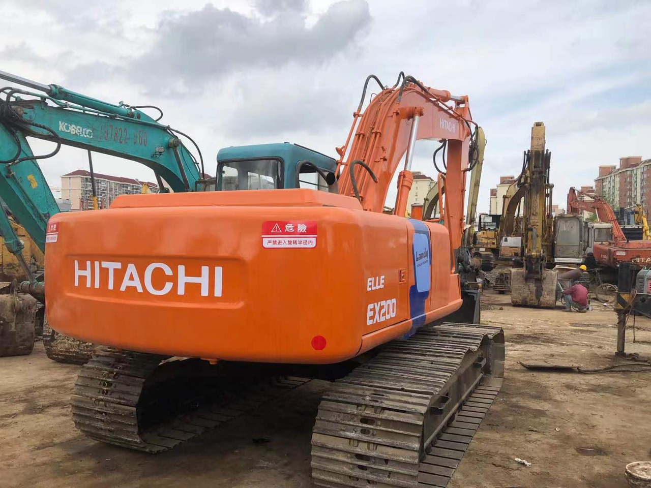 HITACHI EX200-3 Hitachi EX 200 - 3 - Paletli ekskavatör: fotoğraf 1 HITACHI EX200-3 Hitachi EX 200 - 3 - Paletli ekskavatör: fotoğraf 1