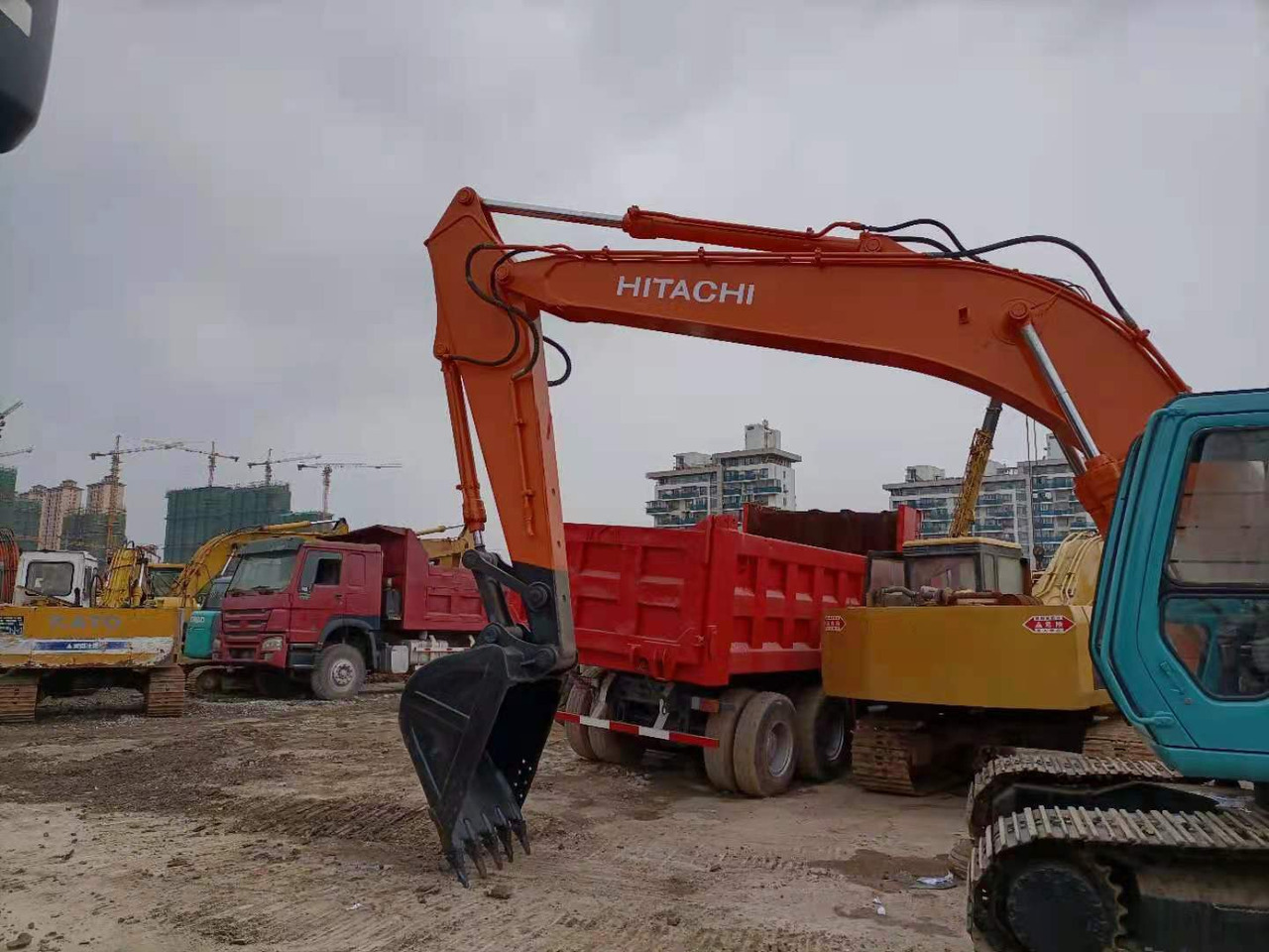 HITACHI EX200-3 Hitachi EX 200 - 3 - Paletli ekskavatör: fotoğraf 4 HITACHI EX200-3 Hitachi EX 200 - 3 - Paletli ekskavatör: fotoğraf 4
