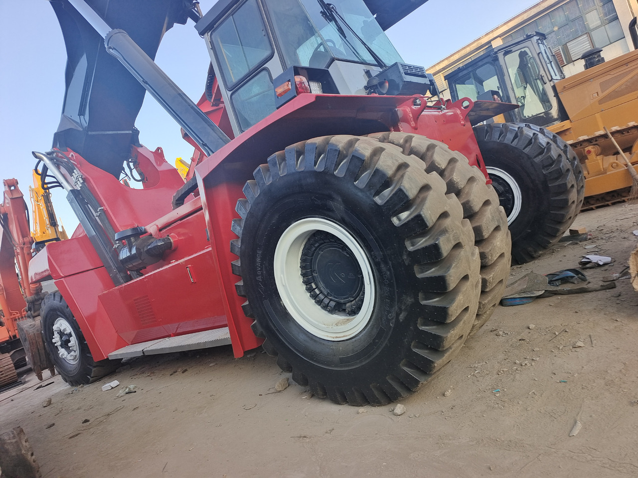 KALMAR DRF 450 - Reachstacker: fotoğraf 3 KALMAR DRF 450 - Reachstacker: fotoğraf 3