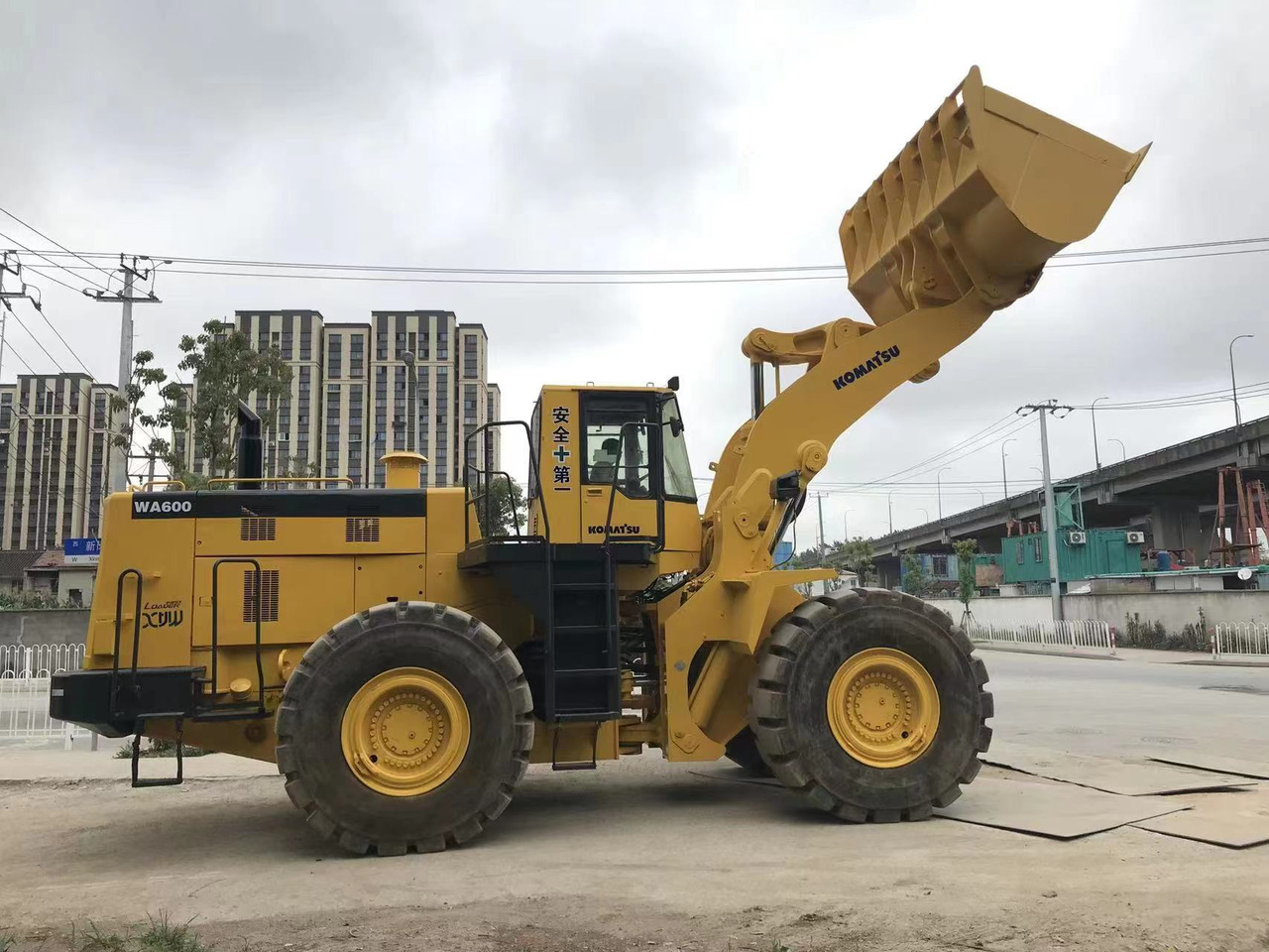 KOMATSU WA600-6 - Tekerlekli yükleyici: fotoğraf 2 KOMATSU WA600-6 - Tekerlekli yükleyici: fotoğraf 2