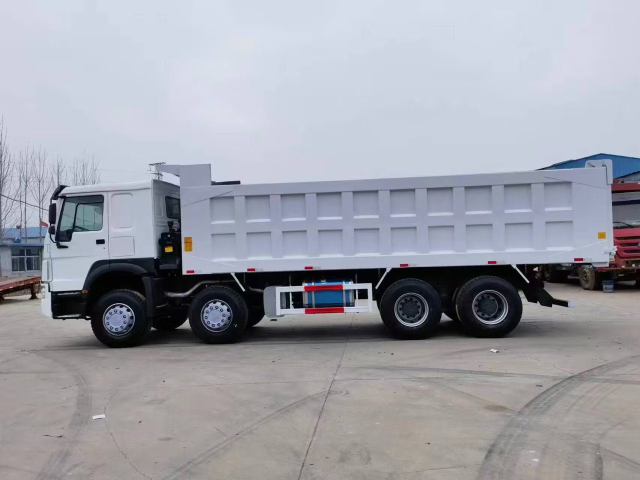 SINOTRUK HOWO 8*4 6*4 dump truck - Damperli kamyon: fotoğraf 2 SINOTRUK HOWO 8*4 6*4 dump truck - Damperli kamyon: fotoğraf 2