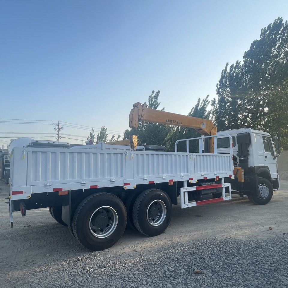 SINOTRUK HOWO 8 TON TRUCK-MOUNTED CRANE - Vinçli kamyon: fotoğraf 1 SINOTRUK HOWO 8 TON TRUCK-MOUNTED CRANE - Vinçli kamyon: fotoğraf 1