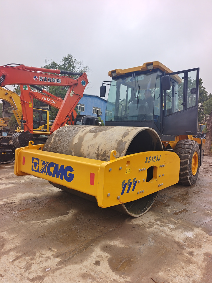 XCMG XS183J - Yol silindiri: fotoğraf 3 XCMG XS183J - Yol silindiri: fotoğraf 3