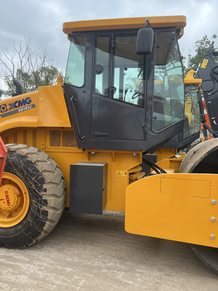 XCMG XS183J - Yol silindiri: fotoğraf 5 XCMG XS183J - Yol silindiri: fotoğraf 5