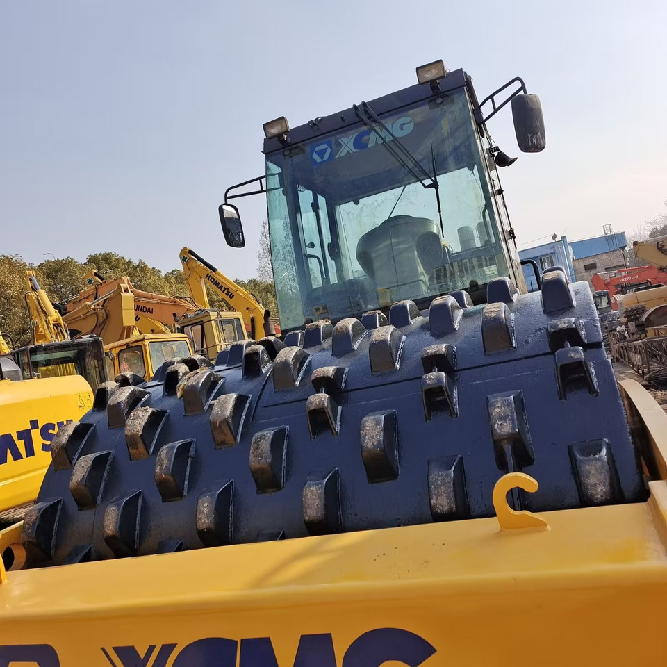 XCMG XS223J WITH SHEEP FOOT PAD - Yol silindiri: fotoğraf 1 XCMG XS223J WITH SHEEP FOOT PAD - Yol silindiri: fotoğraf 1