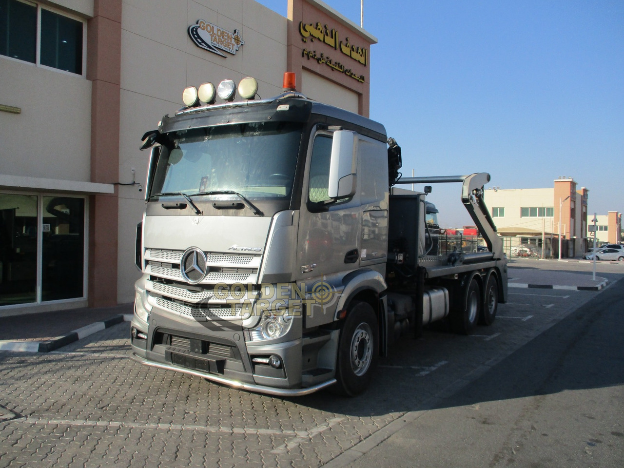 MERCEDES-BENZ 2642 6×2 DOUBLE SKIP LOADER with HIAB Crane - Hidrolift kamyon: fotoğraf 2 MERCEDES-BENZ 2642 6×2 DOUBLE SKIP LOADER with HIAB Crane - Hidrolift kamyon: fotoğraf 2
