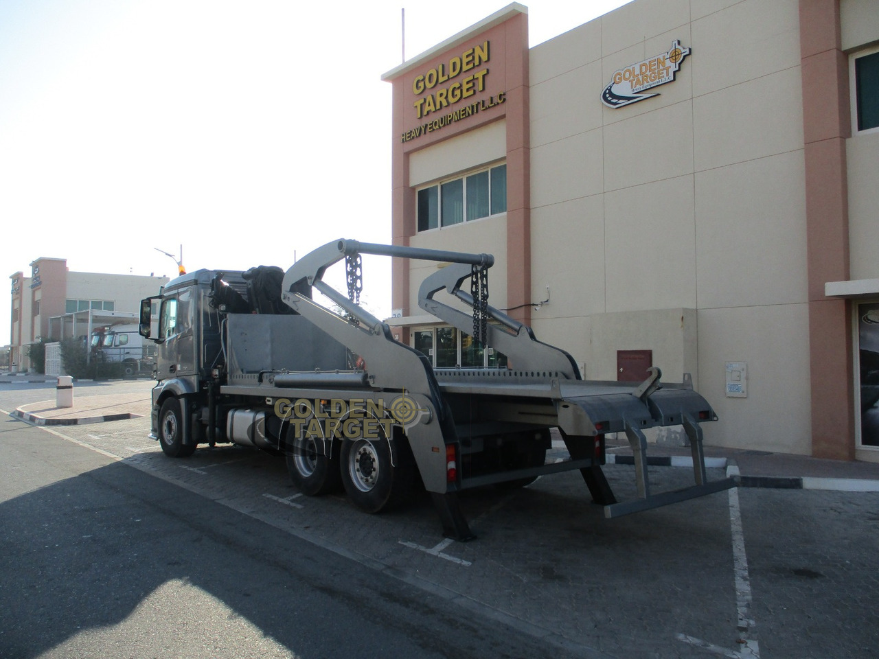 MERCEDES-BENZ 2642 6×2 DOUBLE SKIP LOADER with HIAB Crane - Hidrolift kamyon: fotoğraf 4 MERCEDES-BENZ 2642 6×2 DOUBLE SKIP LOADER with HIAB Crane - Hidrolift kamyon: fotoğraf 4