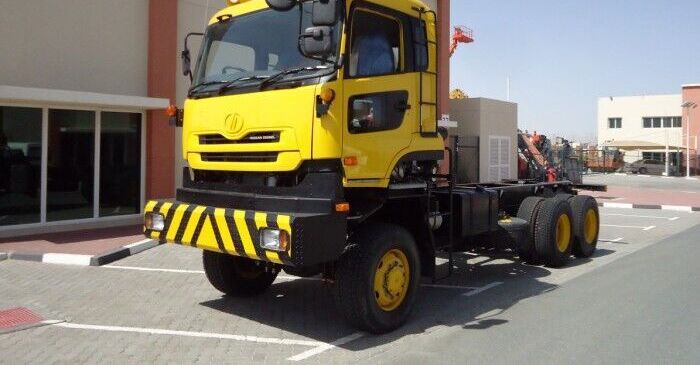 Nissan UD CZ4YL 6x6 Chassis Truck - Şasi kamyon: fotoğraf 1 Nissan UD CZ4YL 6x6 Chassis Truck - Şasi kamyon: fotoğraf 1