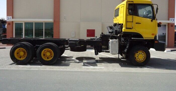 Nissan UD CZ4YL 6x6 Chassis Truck - Şasi kamyon: fotoğraf 3 Nissan UD CZ4YL 6x6 Chassis Truck - Şasi kamyon: fotoğraf 3