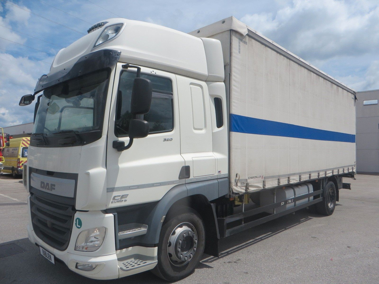 DAF CF320 4x2 18T Curtainside 7.70m - Tenteli kamyon: fotoğraf 1 DAF CF320 4x2 18T Curtainside 7.70m - Tenteli kamyon: fotoğraf 1