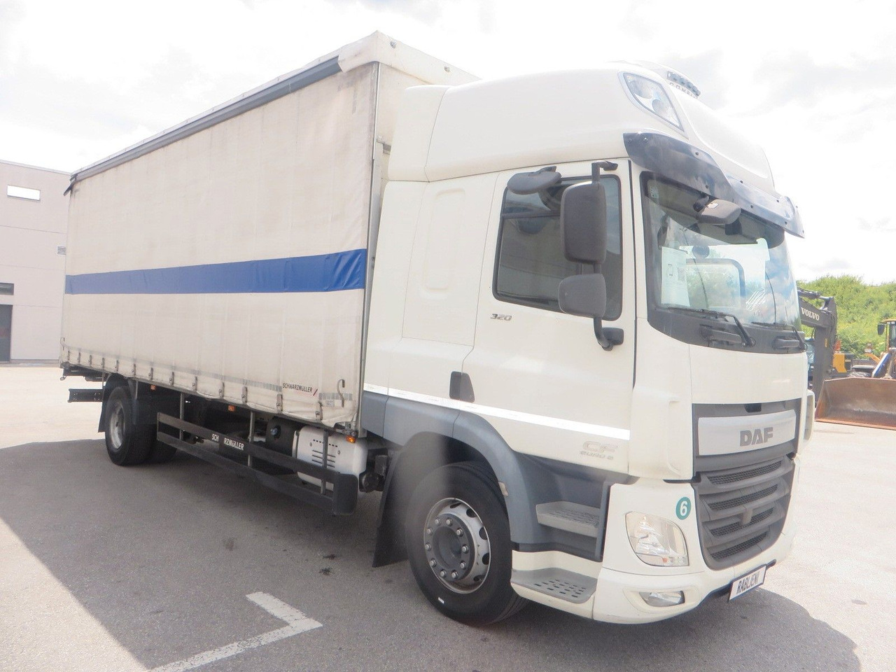 DAF CF320 4x2 18T Curtainside 7.70m - Tenteli kamyon: fotoğraf 2 DAF CF320 4x2 18T Curtainside 7.70m - Tenteli kamyon: fotoğraf 2