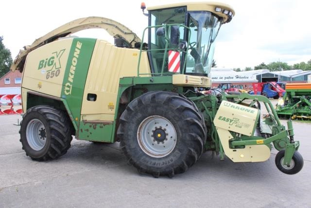 Krone BiG X 650 - Silaj makinesi: fotoğraf 1 Krone BiG X 650 - Silaj makinesi: fotoğraf 1