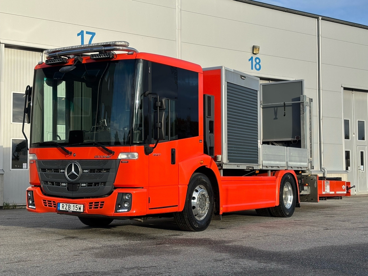 TMA-bil Mercedes-Benz Econic 1827 4x2 -2021 | Hiab-kran - Sal/ Açık kasa kamyon, Vinçli kamyon: fotoğraf 1 TMA-bil Mercedes-Benz Econic 1827 4x2 -2021 | Hiab-kran - Sal/ Açık kasa kamyon, Vinçli kamyon: fotoğraf 1