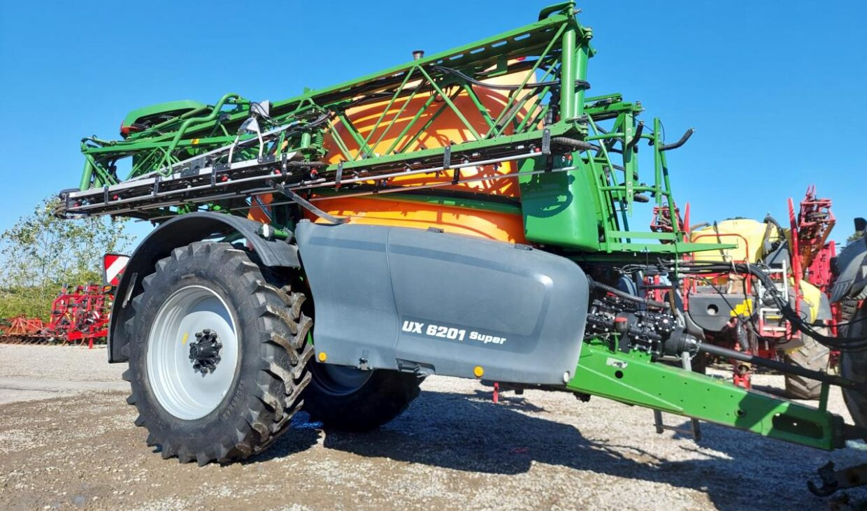 Amazone UX 6201 Super - 24-30-36m - Çekilir pülverizatör: fotoğraf 1 Amazone UX 6201 Super - 24-30-36m - Çekilir pülverizatör: fotoğraf 1