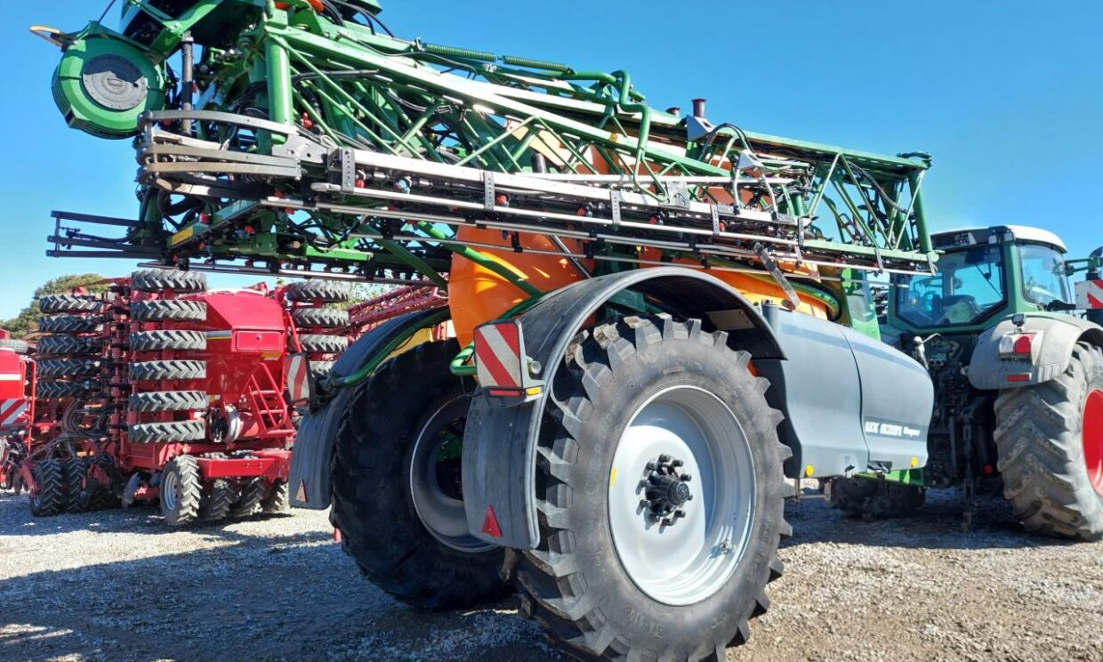 Amazone UX 6201 Super - 24-30-36m - Çekilir pülverizatör: fotoğraf 4 Amazone UX 6201 Super - 24-30-36m - Çekilir pülverizatör: fotoğraf 4