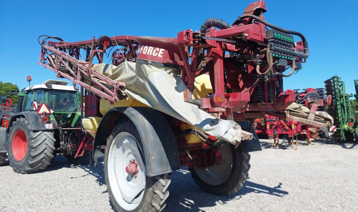 Hardi Commander Plus 4200 - 28m Twin - Çekilir pülverizatör: fotoğraf 2 Hardi Commander Plus 4200 - 28m Twin - Çekilir pülverizatör: fotoğraf 2