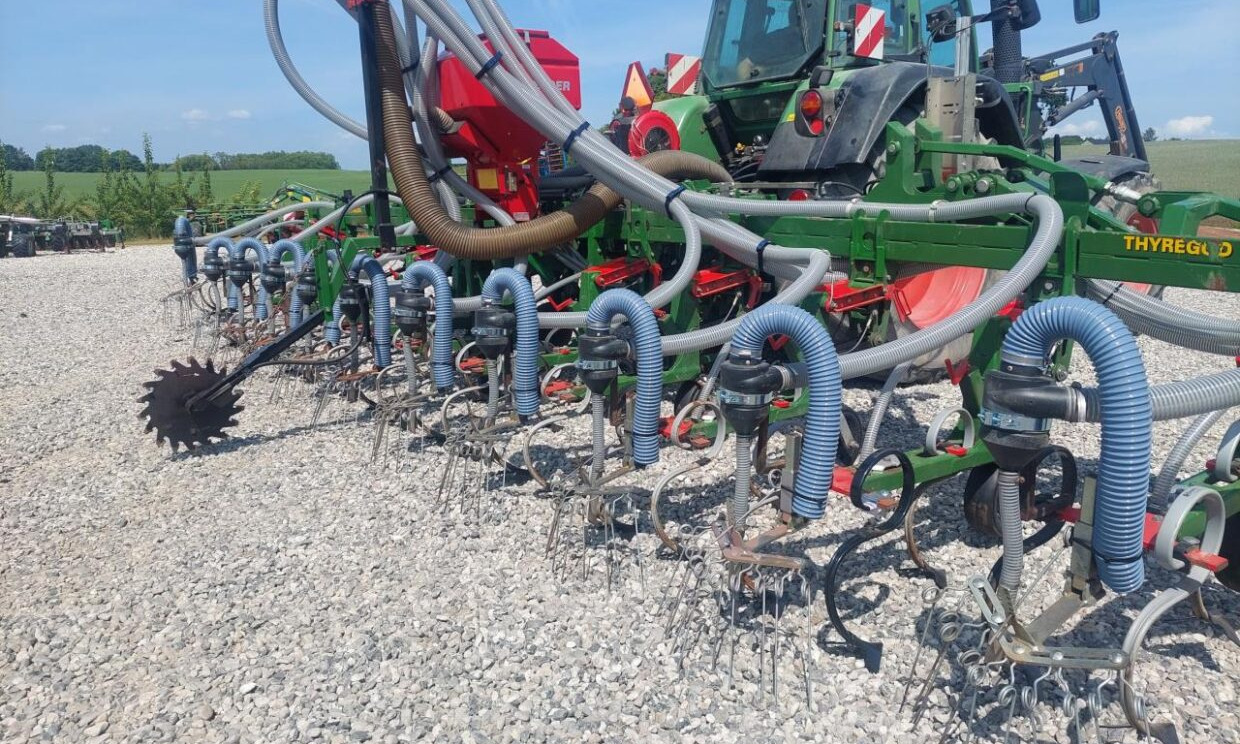 Thyregod TRV 12 med frø-/gødning-udstyr - Tarım araçları: fotoğraf 1 Thyregod TRV 12 med frø-/gødning-udstyr - Tarım araçları: fotoğraf 1