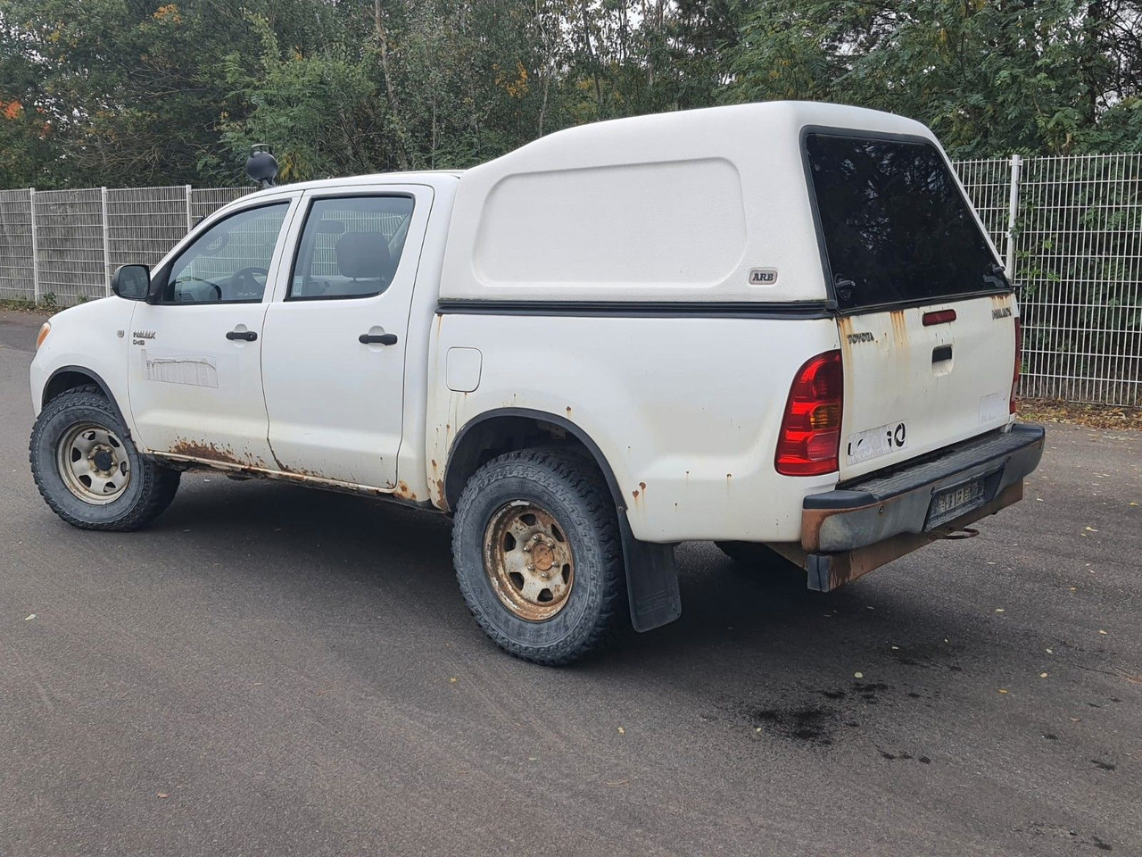 Toyota Hilux Double Cab 4x4 - SUV: fotoğraf 3 Toyota Hilux Double Cab 4x4 - SUV: fotoğraf 3