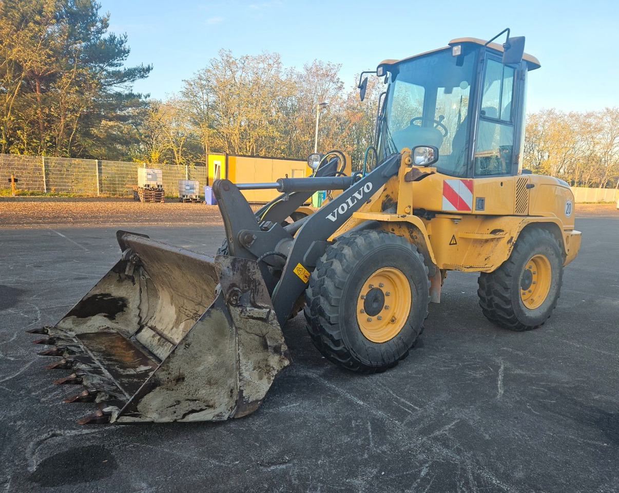Volvo L30G Radlader mit Klappschaufel - Tekerlekli yükleyici: fotoğraf 1 Volvo L30G Radlader mit Klappschaufel - Tekerlekli yükleyici: fotoğraf 1