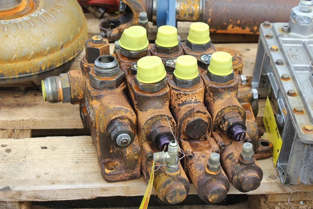 Case 621 - Hidrolik Valf - İş makinaları: fotoğraf 2 Case 621 - Hidrolik Valf - İş makinaları: fotoğraf 2