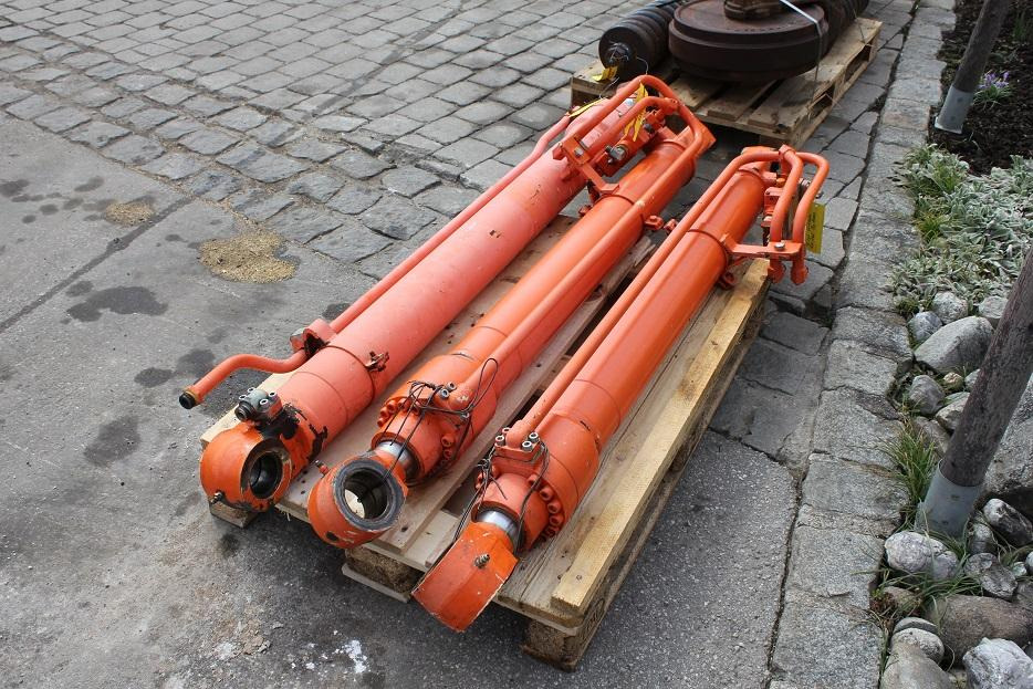 Fiat-Hitachi EX 165 - Hidrolik silindir - İş makinaları: fotoğraf 3 Fiat-Hitachi EX 165 - Hidrolik silindir - İş makinaları: fotoğraf 3