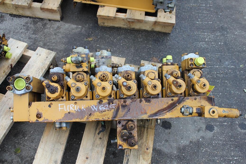 Furukawa W 625 - Hidrolik Valf - İş makinaları: fotoğraf 1 Furukawa W 625 - Hidrolik Valf - İş makinaları: fotoğraf 1