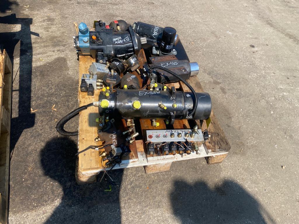 Hitachi EX 165W - Hidrolik - İş makinaları: fotoğraf 5 Hitachi EX 165W - Hidrolik - İş makinaları: fotoğraf 5