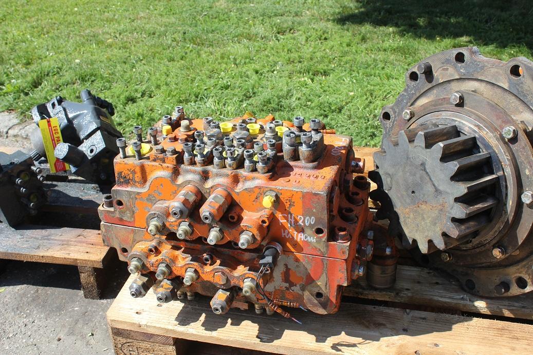 Hitachi FH 200-3 - Hidrolik Valf - İş makinaları: fotoğraf 2 Hitachi FH 200-3 - Hidrolik Valf - İş makinaları: fotoğraf 2