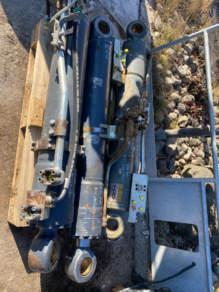 Liebherr R 924 C - Hidrolik silindir - İş makinaları: fotoğraf 3 Liebherr R 924 C - Hidrolik silindir - İş makinaları: fotoğraf 3