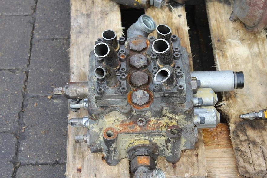 Volvo LM 846 - Hidrolik Valf - İş makinaları: fotoğraf 4 Volvo LM 846 - Hidrolik Valf - İş makinaları: fotoğraf 4