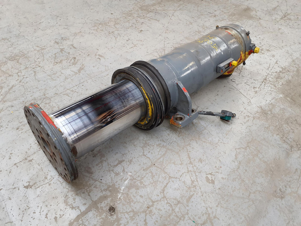 Grove GMK 3050 suspension cylinder - Hidrolik silindir - Vinç: fotoğraf 2 Grove GMK 3050 suspension cylinder - Hidrolik silindir - Vinç: fotoğraf 2