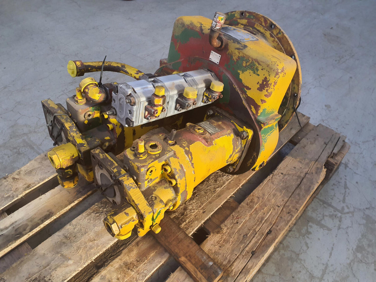 Krupp 70 GMT distributor gear box with pump set - Hidrolik pompa - Mobil vinç: fotoğraf 2 Krupp 70 GMT distributor gear box with pump set - Hidrolik pompa - Mobil vinç: fotoğraf 2