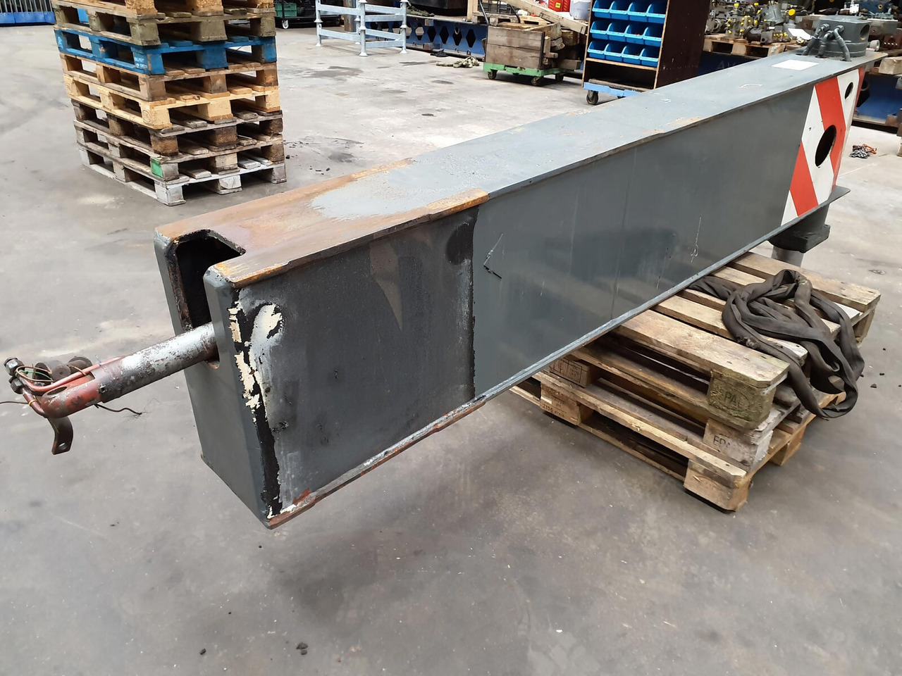 Krupp 70 GMT outriggerbeam rear complete - Süspansiyon - Mobil vinç: fotoğraf 3 Krupp 70 GMT outriggerbeam rear complete - Süspansiyon - Mobil vinç: fotoğraf 3