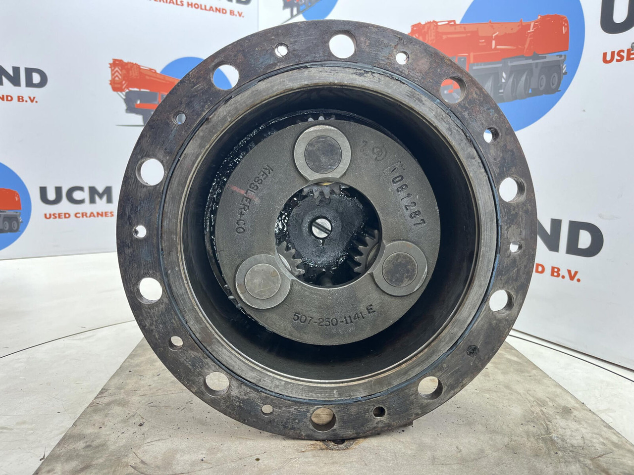 Krupp 70 GMT planetary gear 21-21-63-40-3pl-H135-46 - Yürüyüş motoru - Mobil vinç: fotoğraf 4 Krupp 70 GMT planetary gear 21-21-63-40-3pl-H135-46 - Yürüyüş motoru - Mobil vinç: fotoğraf 4