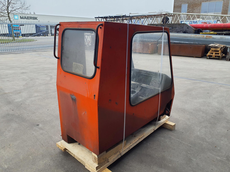 Krupp KMK 3045 upper cabin - Kabin ve iç mekan - Vinç: fotoğraf 3 Krupp KMK 3045 upper cabin - Kabin ve iç mekan - Vinç: fotoğraf 3