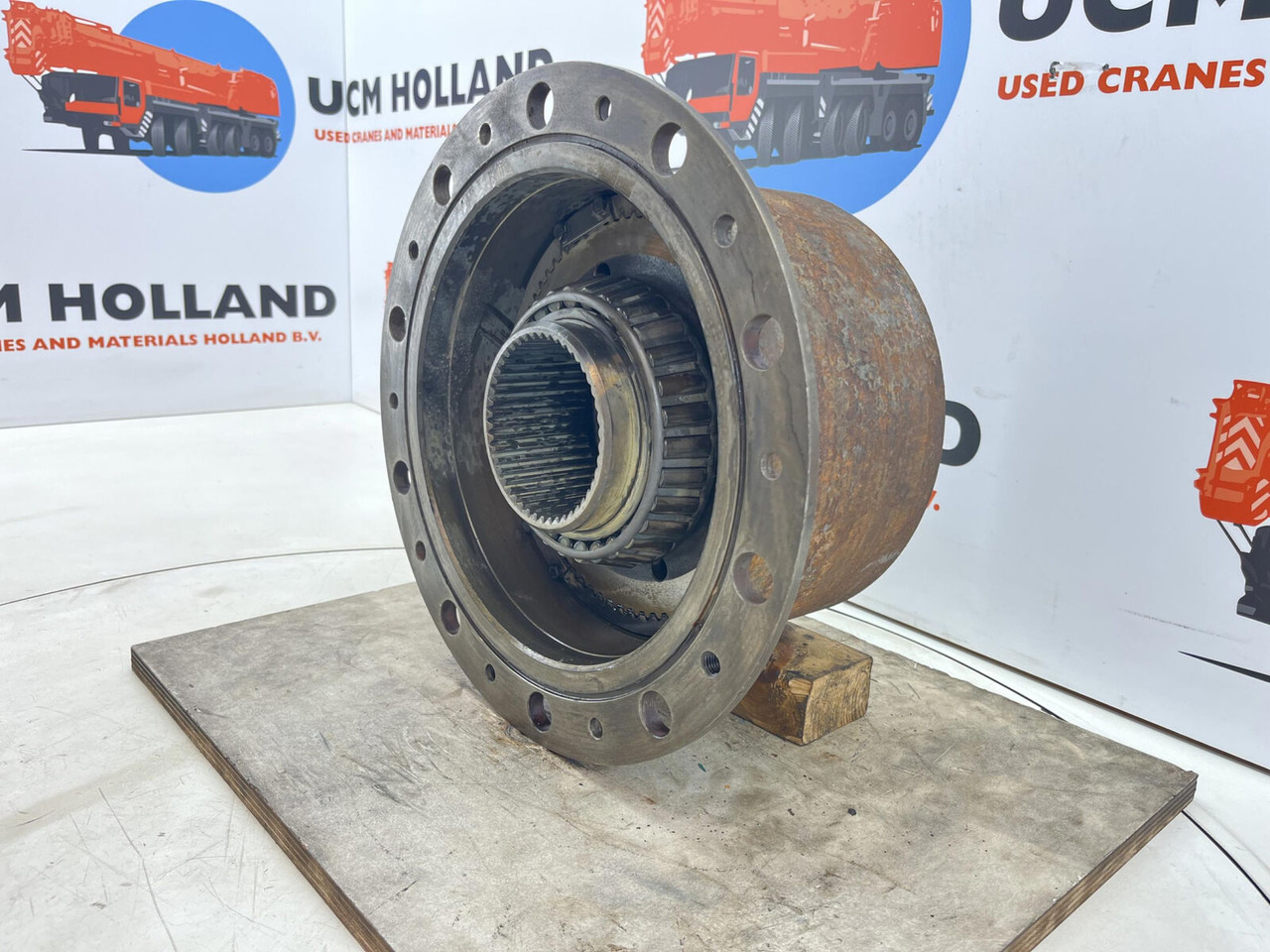 Krupp KMK 8350 planetary gear 22-25-74-40-4pl-H185-46 - Yürüyüş motoru - Mobil vinç: fotoğraf 3 Krupp KMK 8350 planetary gear 22-25-74-40-4pl-H185-46 - Yürüyüş motoru - Mobil vinç: fotoğraf 3