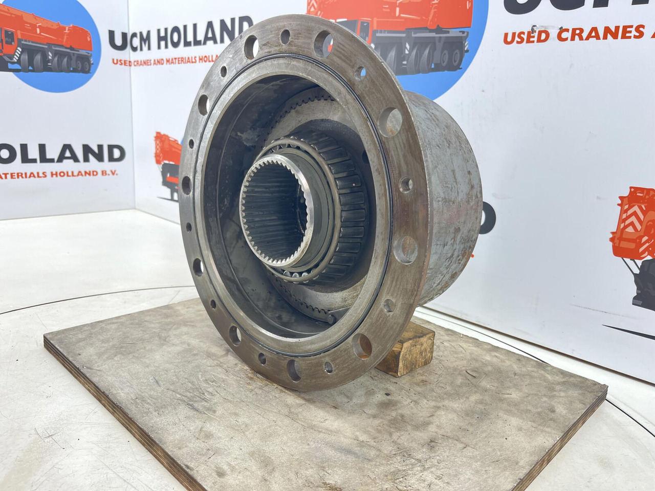 Krupp KMK 8350 planetary gear 22-25-74-40-4pl-H185-46 - Yürüyüş motoru - Mobil vinç: fotoğraf 3 Krupp KMK 8350 planetary gear 22-25-74-40-4pl-H185-46 - Yürüyüş motoru - Mobil vinç: fotoğraf 3