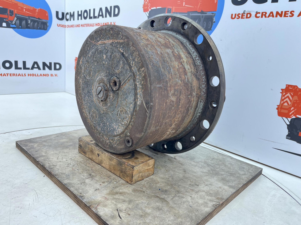 Krupp KMK 8350 planetary gear 22-25-74-40-4pl-H185-46 - Yürüyüş motoru - Mobil vinç: fotoğraf 2 Krupp KMK 8350 planetary gear 22-25-74-40-4pl-H185-46 - Yürüyüş motoru - Mobil vinç: fotoğraf 2