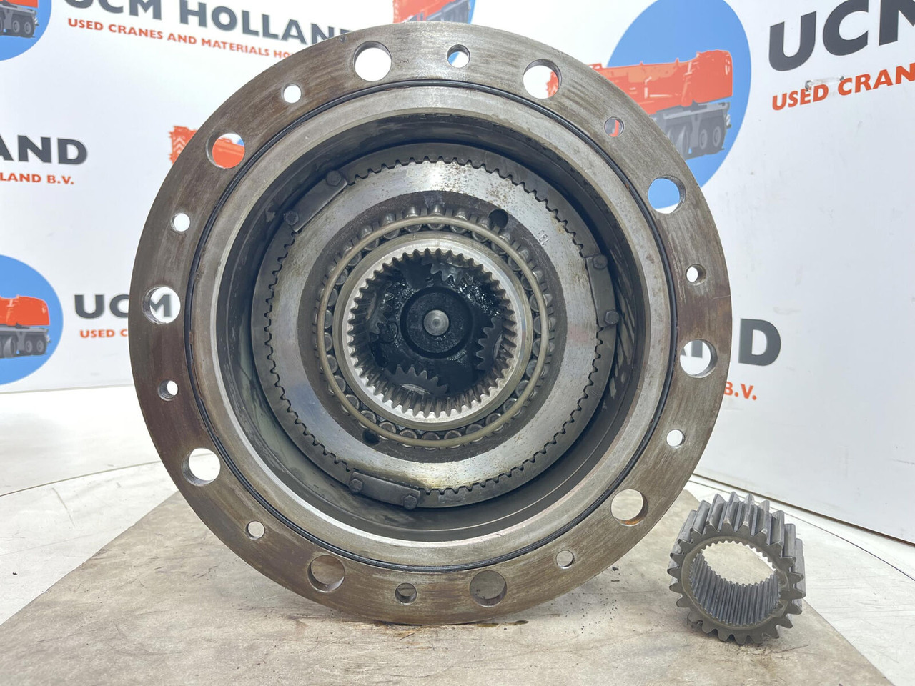Krupp KMK 8350 planetary gear 22-25-74-40-4pl-H185-46 - Yürüyüş motoru - Mobil vinç: fotoğraf 5 Krupp KMK 8350 planetary gear 22-25-74-40-4pl-H185-46 - Yürüyüş motoru - Mobil vinç: fotoğraf 5