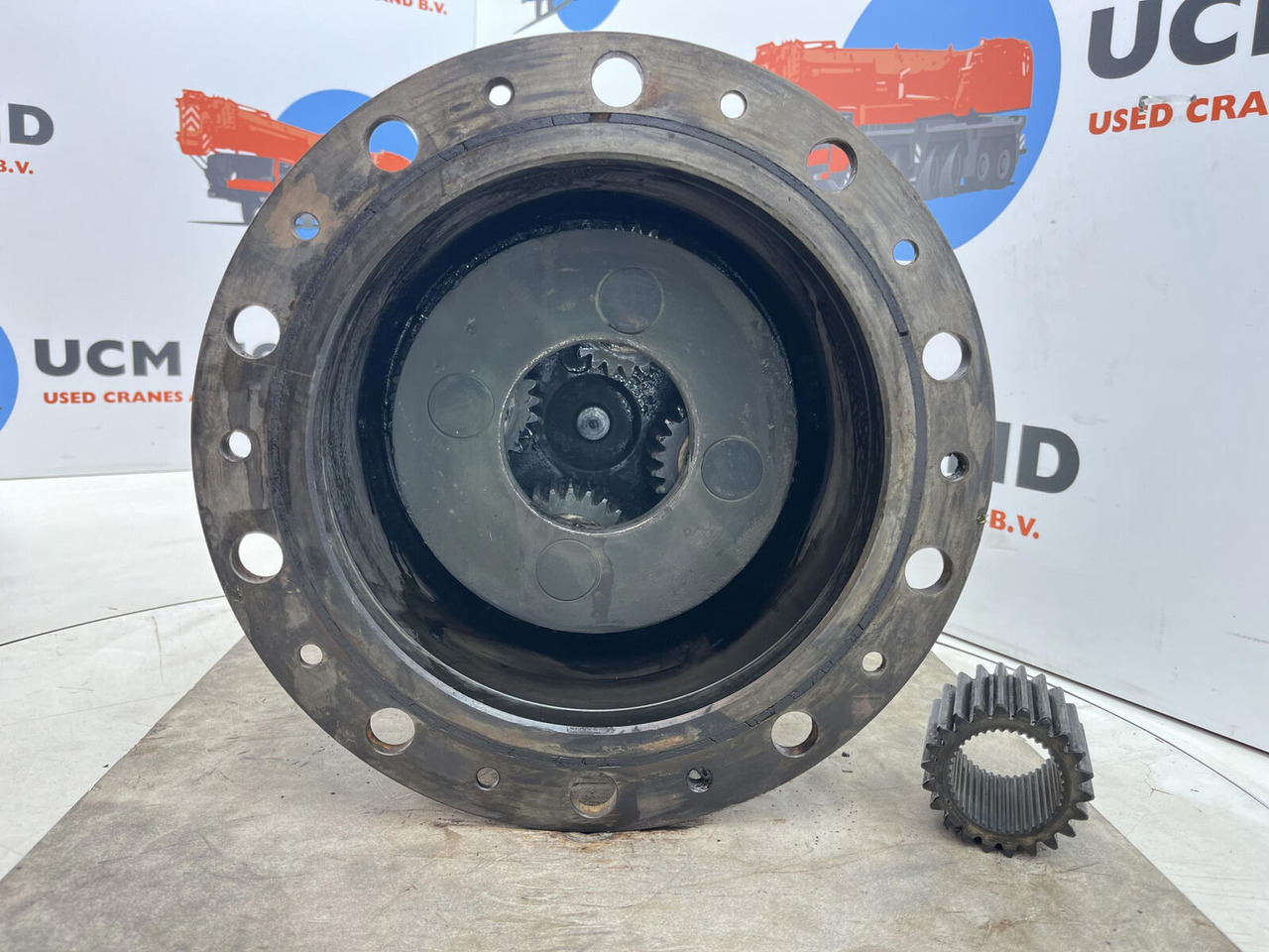 Krupp KMK 8350 planetary gear 22-25-74-40-4pl-H185-46 - Yürüyüş motoru - Vinç: fotoğraf 4 Krupp KMK 8350 planetary gear 22-25-74-40-4pl-H185-46 - Yürüyüş motoru - Vinç: fotoğraf 4