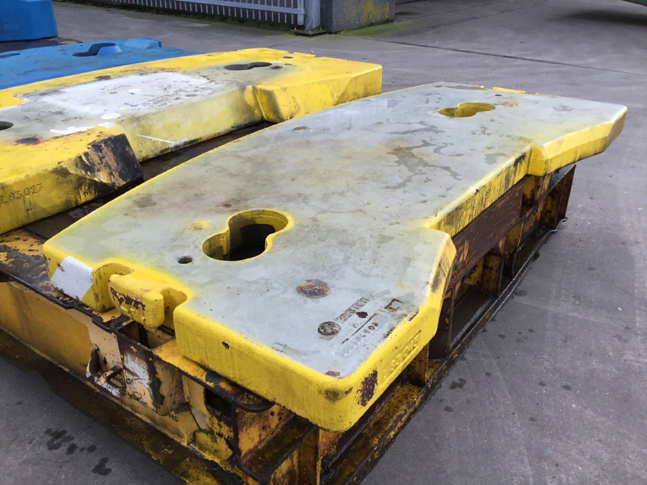 Liebherr LTM 1060-2 counterweight 2,4 ton - Denge ağırlık - Mobil vinç: fotoğraf 2 Liebherr LTM 1060-2 counterweight 2,4 ton - Denge ağırlık - Mobil vinç: fotoğraf 2