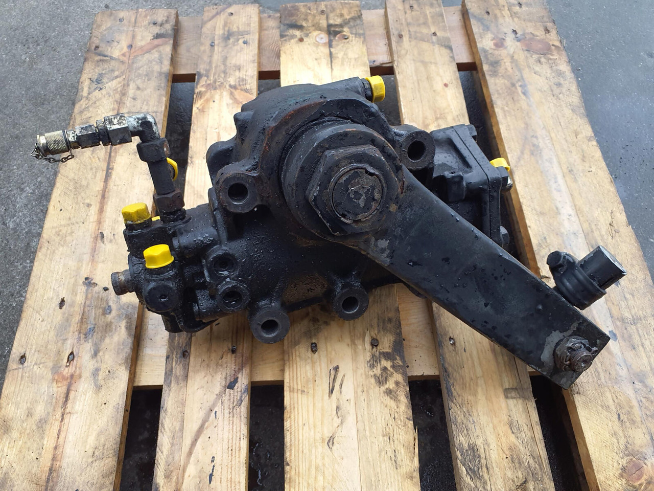 Liebherr LTM 1060-2 steering gear - Direksiyon kutusu - Mobil vinç: fotoğraf 4 Liebherr LTM 1060-2 steering gear - Direksiyon kutusu - Mobil vinç: fotoğraf 4