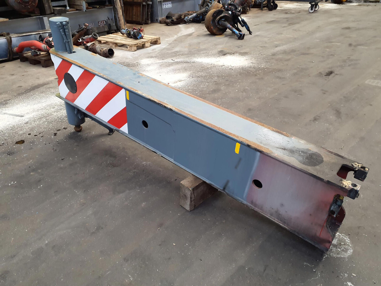 Liebherr LTM 1070-4.1 outrigger beam complete rear - Süspansiyon - Mobil vinç: fotoğraf 4 Liebherr LTM 1070-4.1 outrigger beam complete rear - Süspansiyon - Mobil vinç: fotoğraf 4