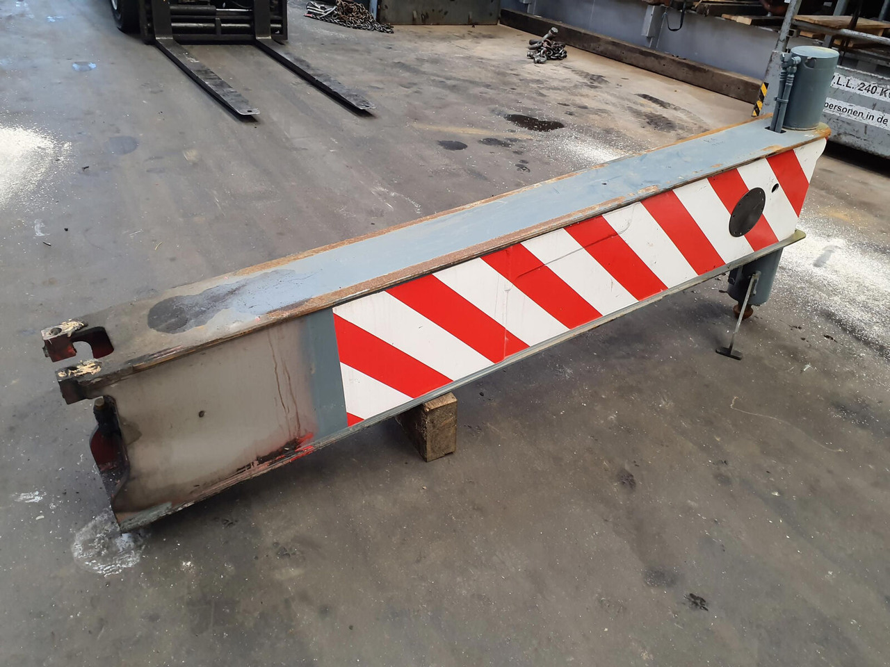 Liebherr LTM 1070-4.1 outrigger beam complete rear - Süspansiyon - Mobil vinç: fotoğraf 3 Liebherr LTM 1070-4.1 outrigger beam complete rear - Süspansiyon - Mobil vinç: fotoğraf 3