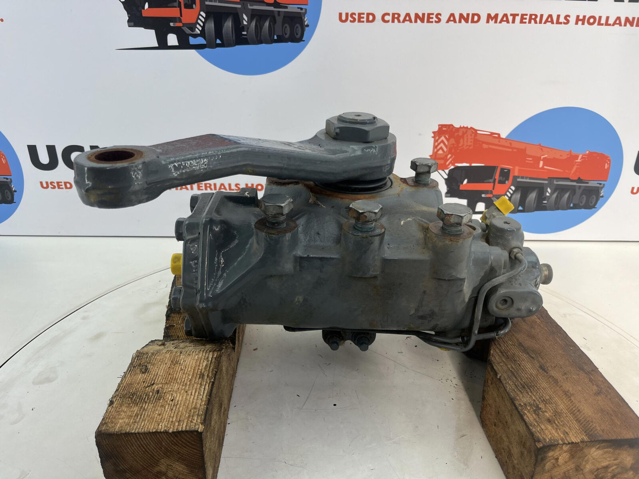 Liebherr LTM 1130-5.1 steering box - Direksiyon kutusu - Mobil vinç: fotoğraf 3 Liebherr LTM 1130-5.1 steering box - Direksiyon kutusu - Mobil vinç: fotoğraf 3