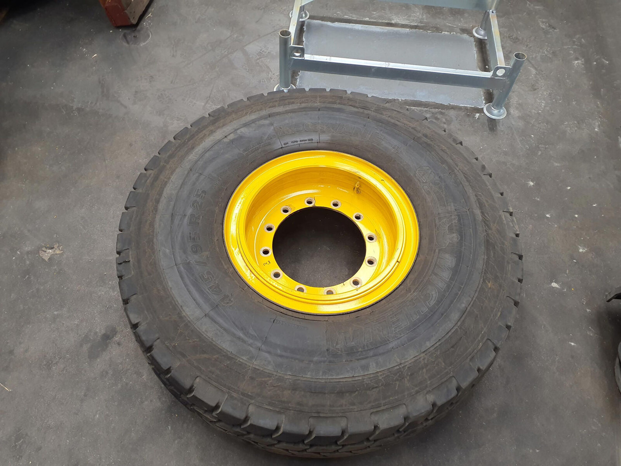 Michelin Wheel 445/95R25 12 14.8 3p - Komple tekerlek - Vinç: fotoğraf 1 Michelin Wheel 445/95R25 12 14.8 3p - Komple tekerlek - Vinç: fotoğraf 1