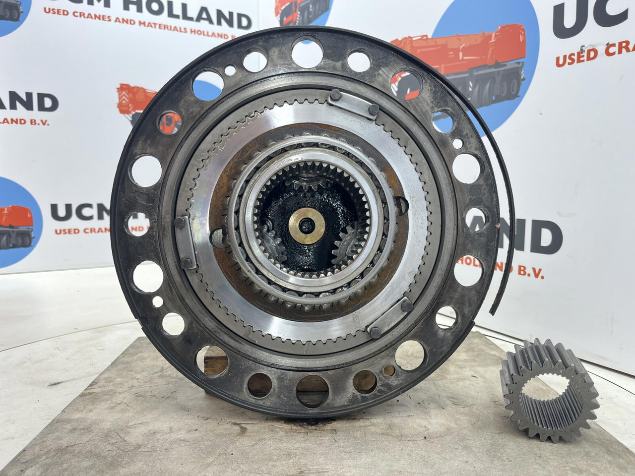 Terex/Demag AC 100/4 planetary gear 22-25-74-40-3pl-H127-46 - Yürüyüş motoru - Vinç: fotoğraf 5 Terex/Demag AC 100/4 planetary gear 22-25-74-40-3pl-H127-46 - Yürüyüş motoru - Vinç: fotoğraf 5
